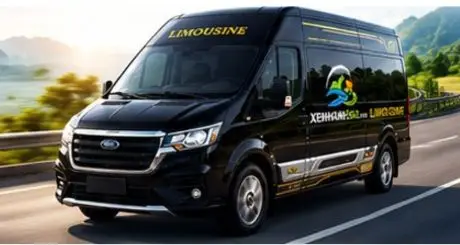 Xe limousine chạy cao tốc đúng giờ